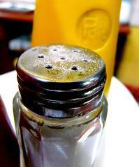 Cómo reducir el sodio en la dieta contra la hipertensión